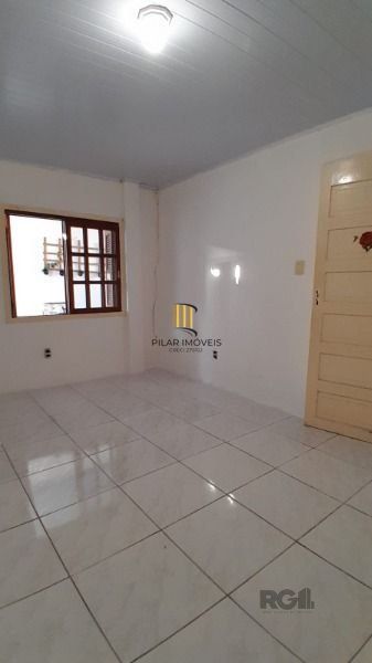 Casa em Porto Alegre, no bairro Restinga, com 2 dormitório(s), e 2 banheiros, à venda.
