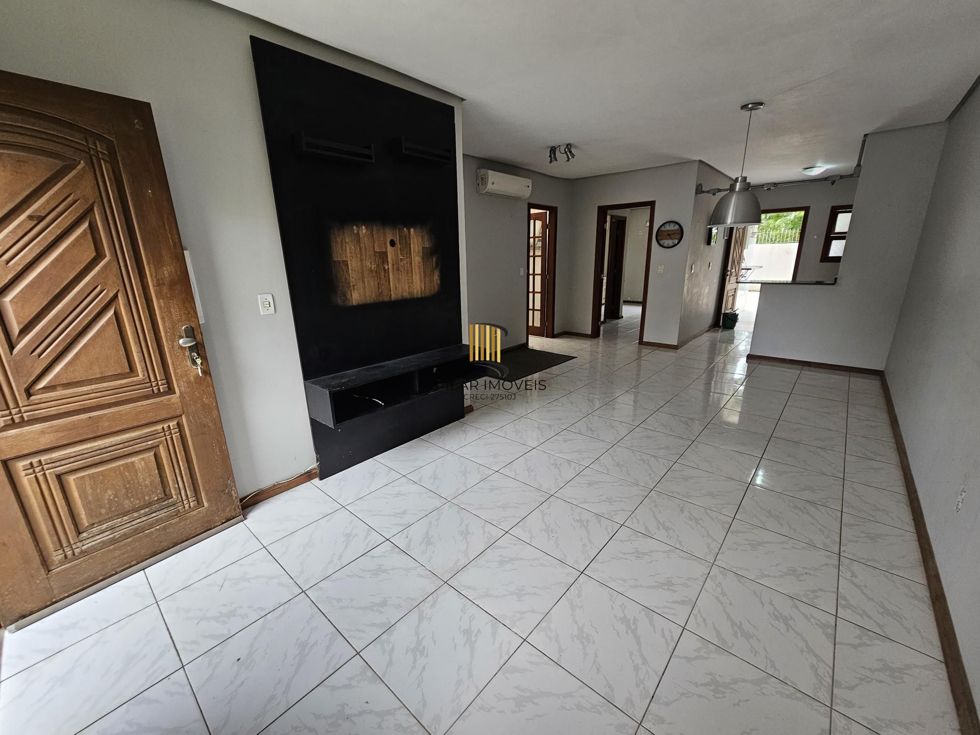 Casa 2 dormitórios no bairro Hípica