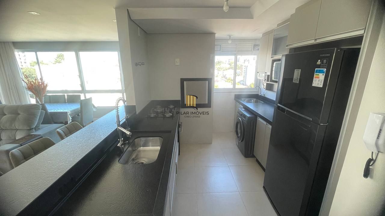Apartamento 100% decorado com 92m², suíte, churrasqueira e 2 vagas de garagem.