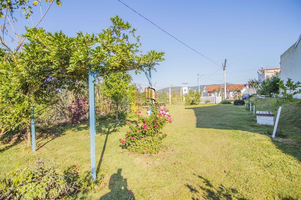 Casa em Condomínio com 2 dormitórios, suíte e 2 vagas, infraestrutura completa.