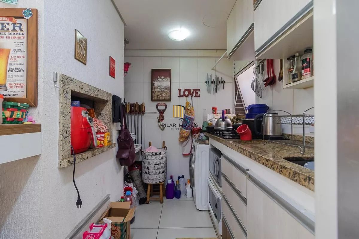 Apartamento com 2 dormitórios, suíte e churrasqueira.
