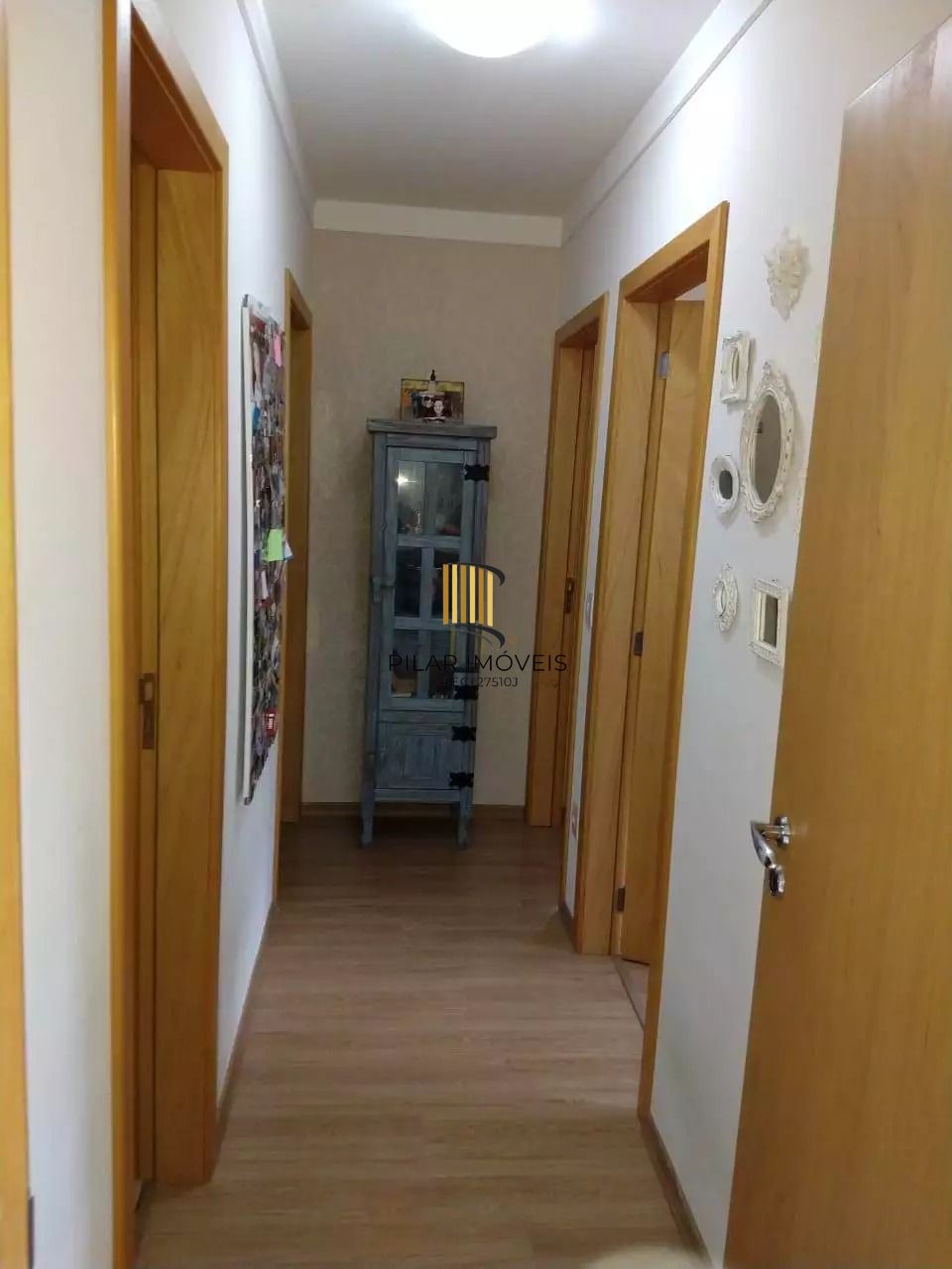 Apartamento com 3 dormitórios, suíte e churrasqueira.