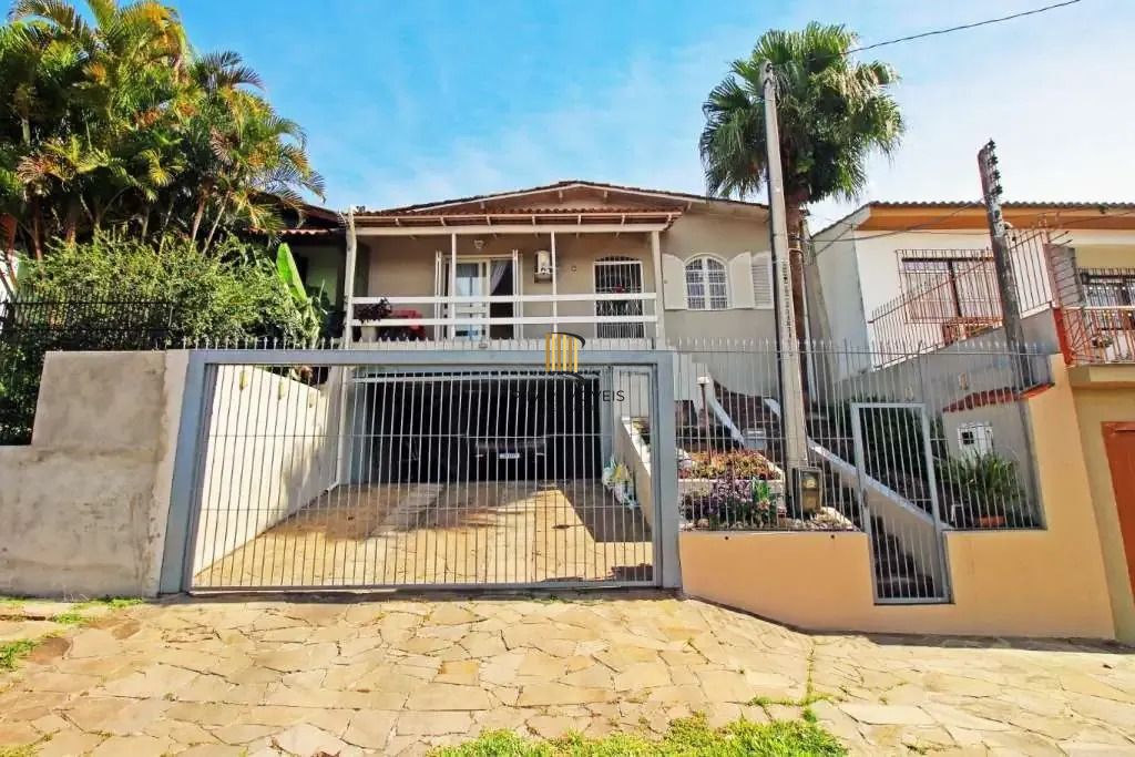Sobrado com suíte, piscina e espaço gourmet no Jardim Sabará