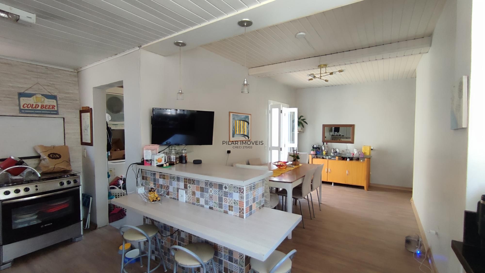 Casa com 3 Dormitórios, sacada e churrasqueira, no Bairro São João