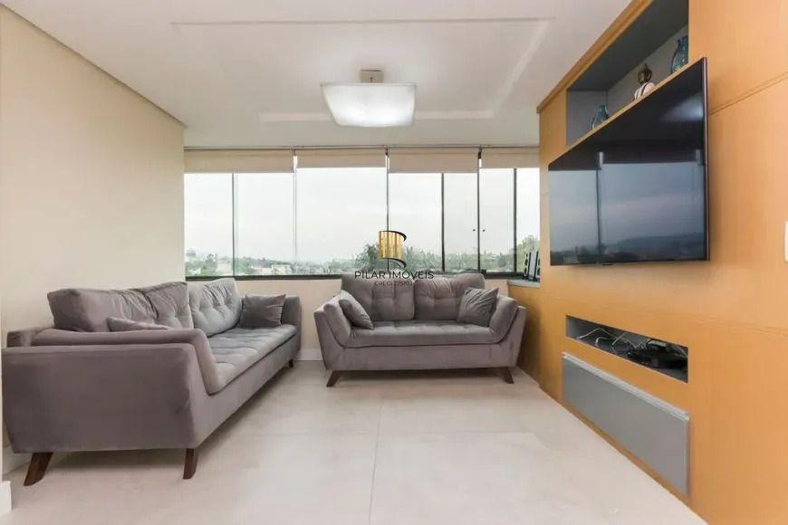 Cobertura com 3 dormitórios, suíte e 2 vagas.