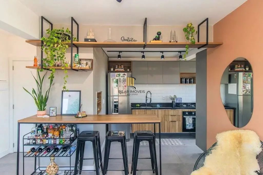 Apartamento mobiliado com sacada e vaga na Vila Ipiranga