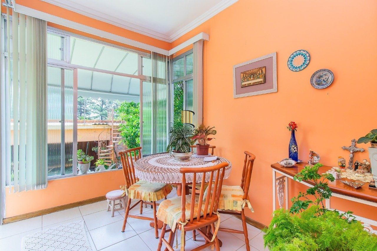 Casa ampla com pátio, edícula e terraço – Vila Ipiranga, Porto Alegre