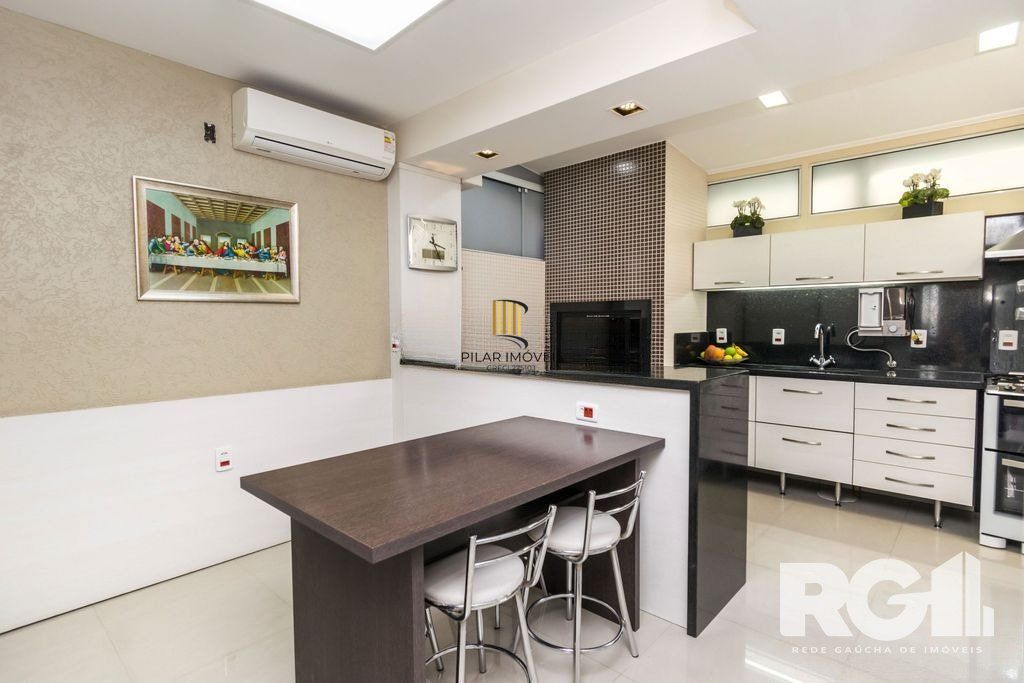 Casa Condominio 4 Dormitório(s) Bairro Sarandi
