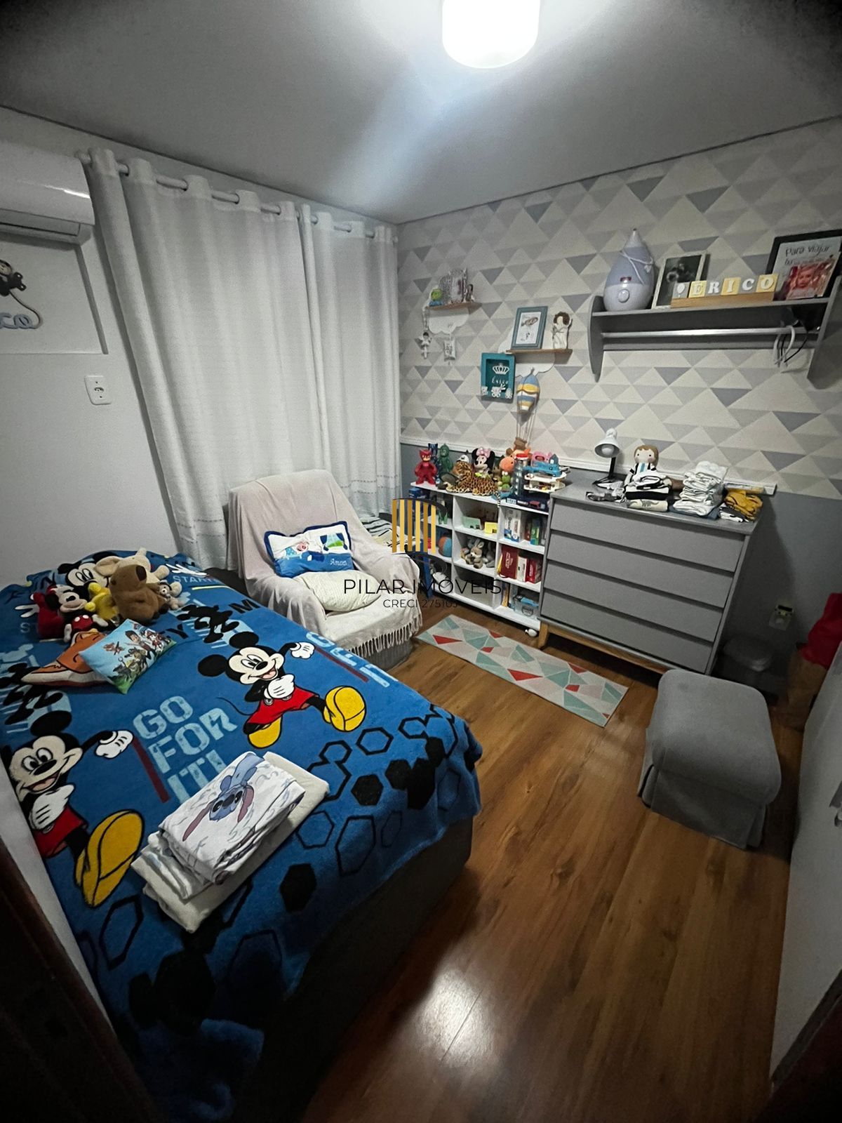 Apartamento mobiliado 2 dormitórios com suíte e 2 vagas em Petrópolis Poa