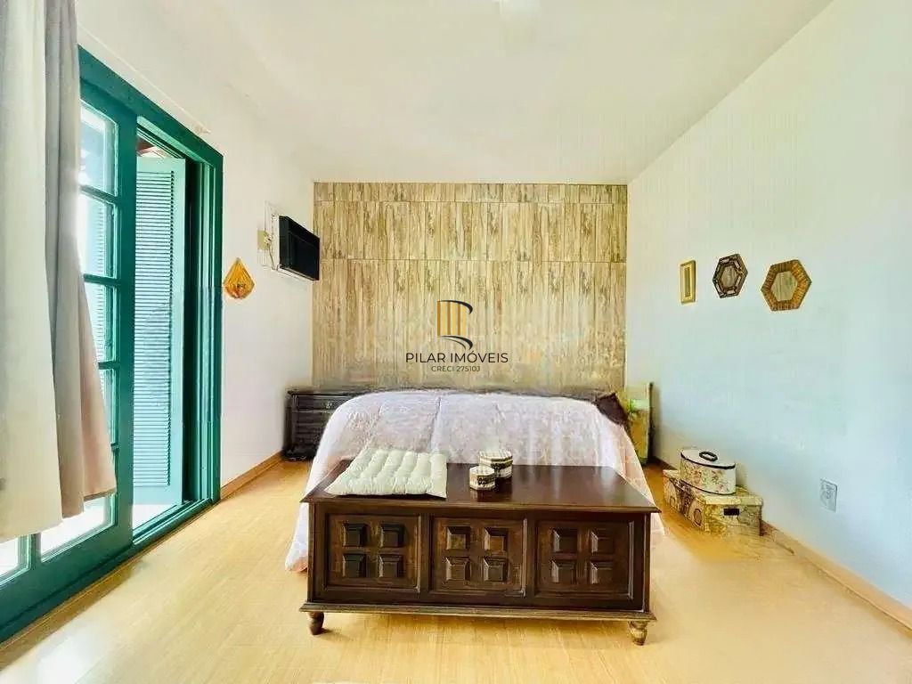 Casa térrea com 307m², 3 dormitórios, 2 suítes, 3 vagas.