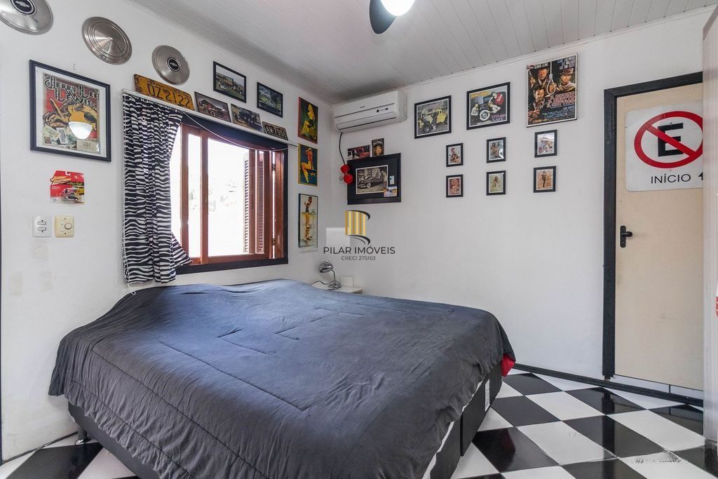 Casa com 3 dormitórios e suíte no Jardim Botânico, POA