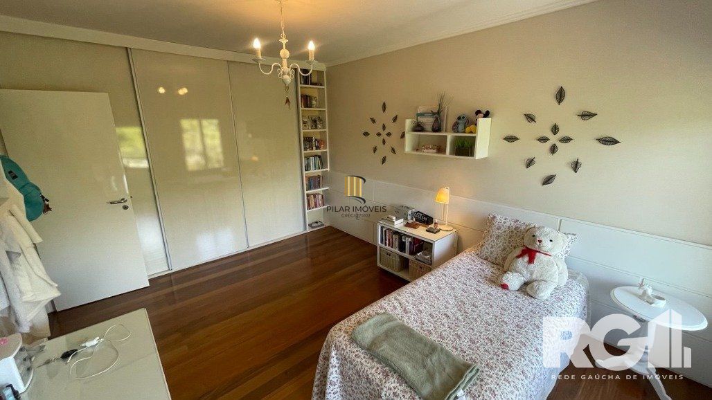 Casa 4 dormitórios no bairro Vila Ipiranga