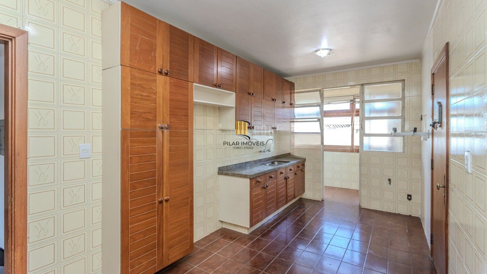 Apartamento semimobiliado de 140 m² privativos no bairro Mont'Serrat