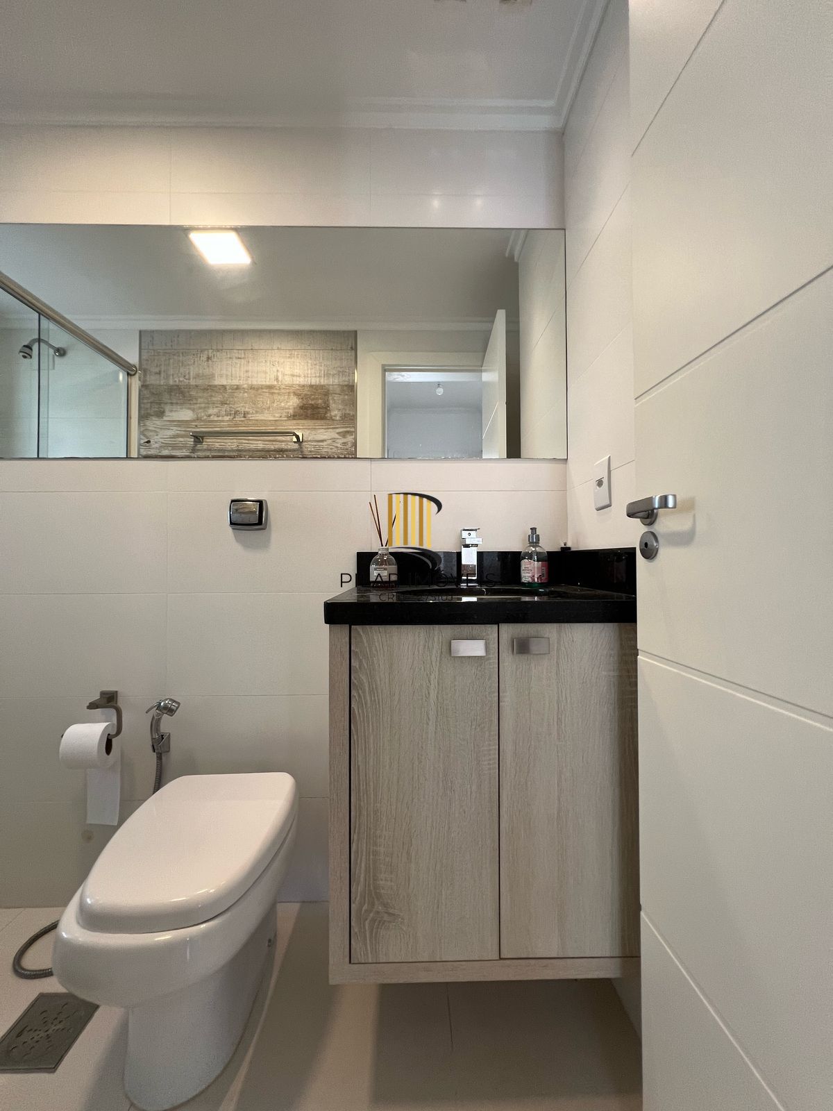 Apartamento para venda locado, 3 quartos, localizado na rua Vicente da Fontoura