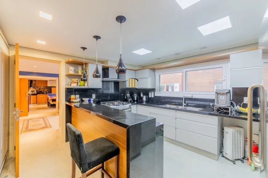 Casa alto padrão com 3 suítes e piscina no Boa Vista