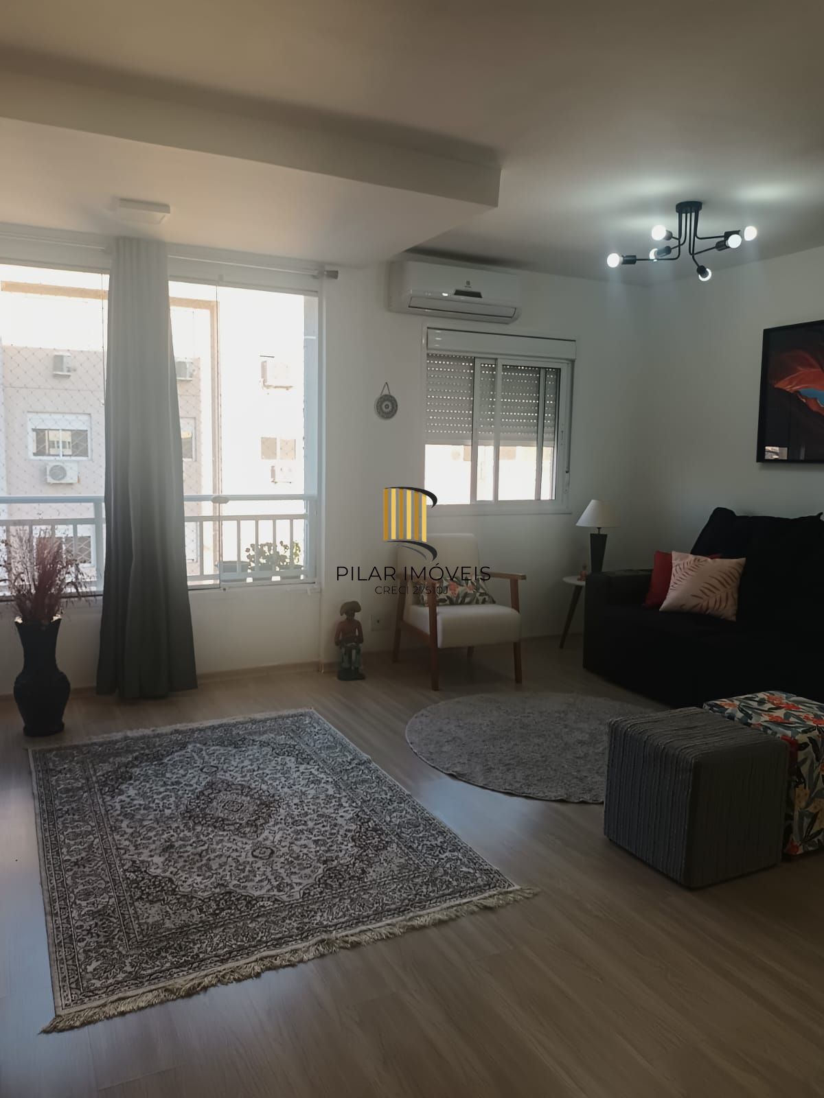 Apartamento de 3 dormitórios com living estendido, semi mobiliado, suíte e churrasqueira.