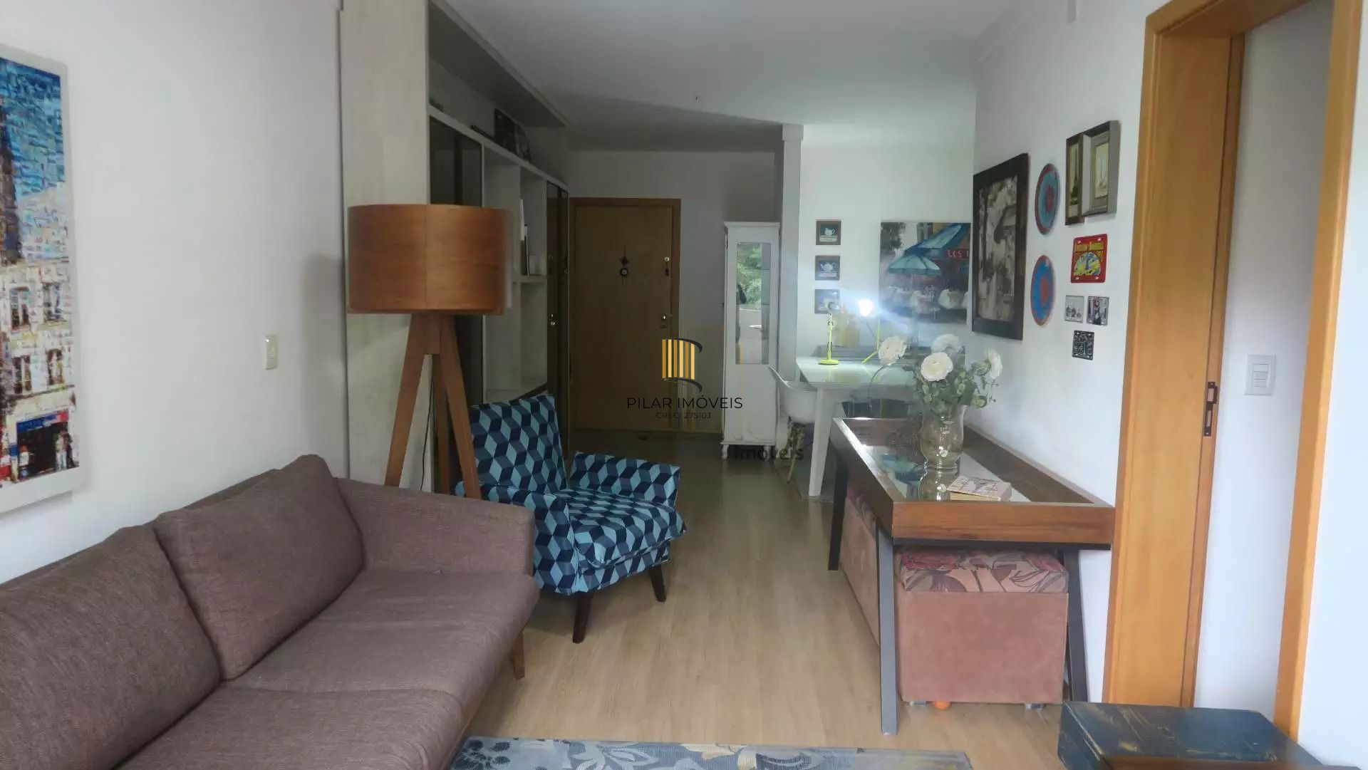 Apartamento com 3 dormitórios, suíte e churrasqueira.