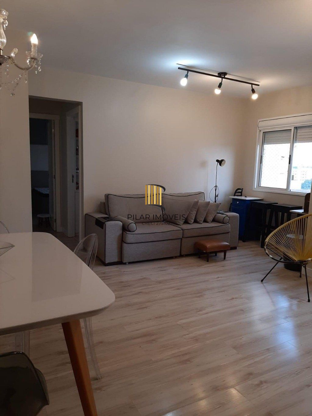 Apartamento semi-mobiliado com suíte e infraestrutura completa