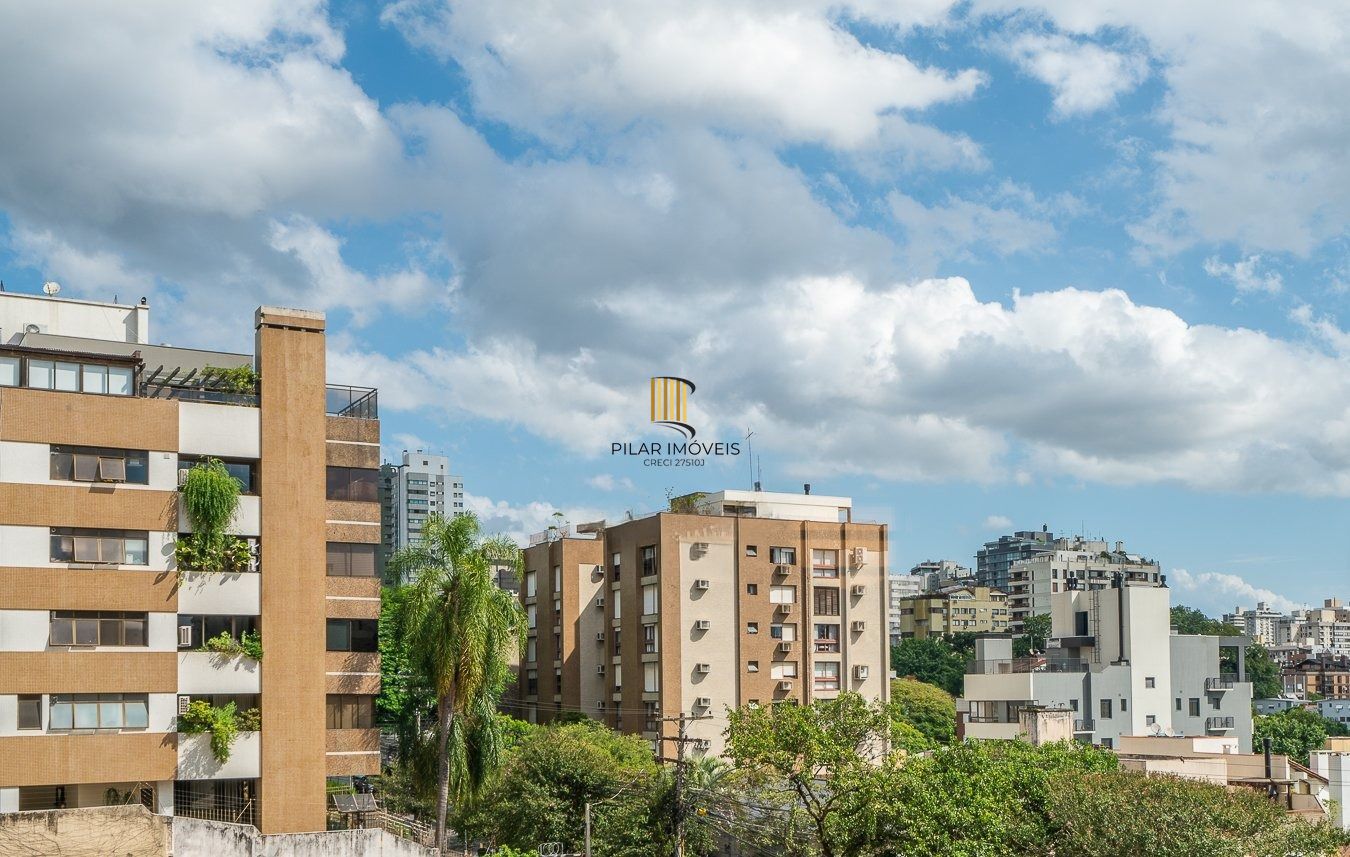 Apartamento de 3 dormitórios com 1 suíte, semimobiliado.