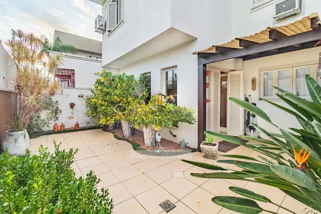 Casa mobiliada com 3 dormitórios no Ecoville - Pilar Imóveis