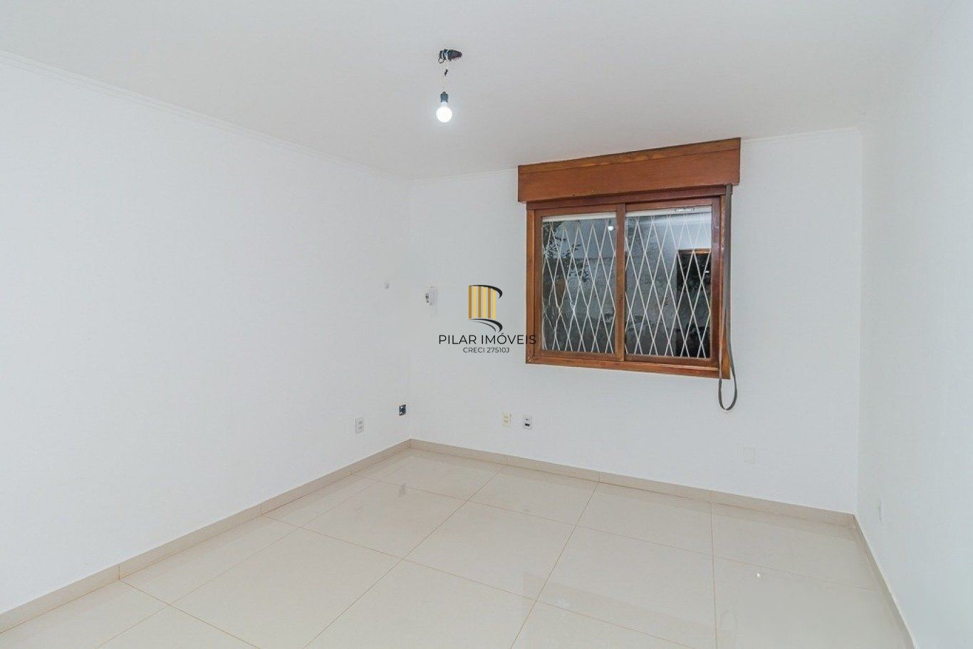 Casa térrea com 3 dormitórios, suíte e 2 vagas,