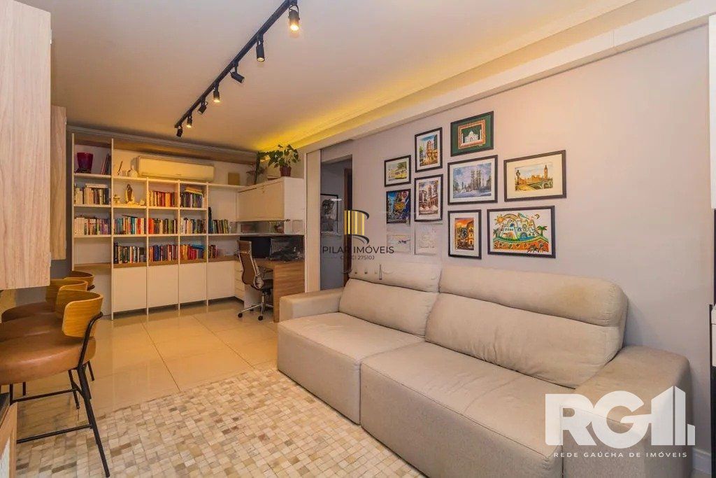 Apartamento com 94m², 3 quartos, 1 suíte, 2 vagas, no bairro Cristo Redentor em Porto Alegre..