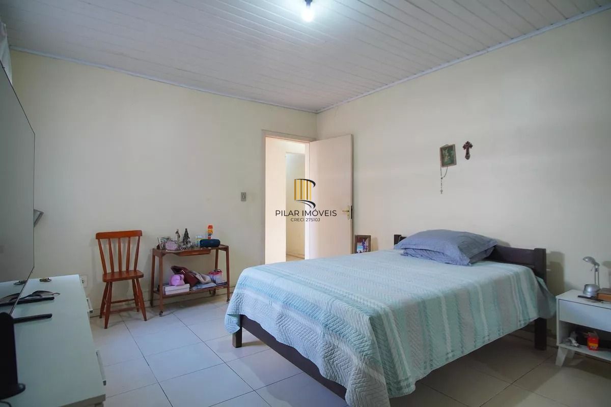 Casa Térrea com 5 dormitórios, Amplo Terreno de 300m² - Bairro Santa Rosa