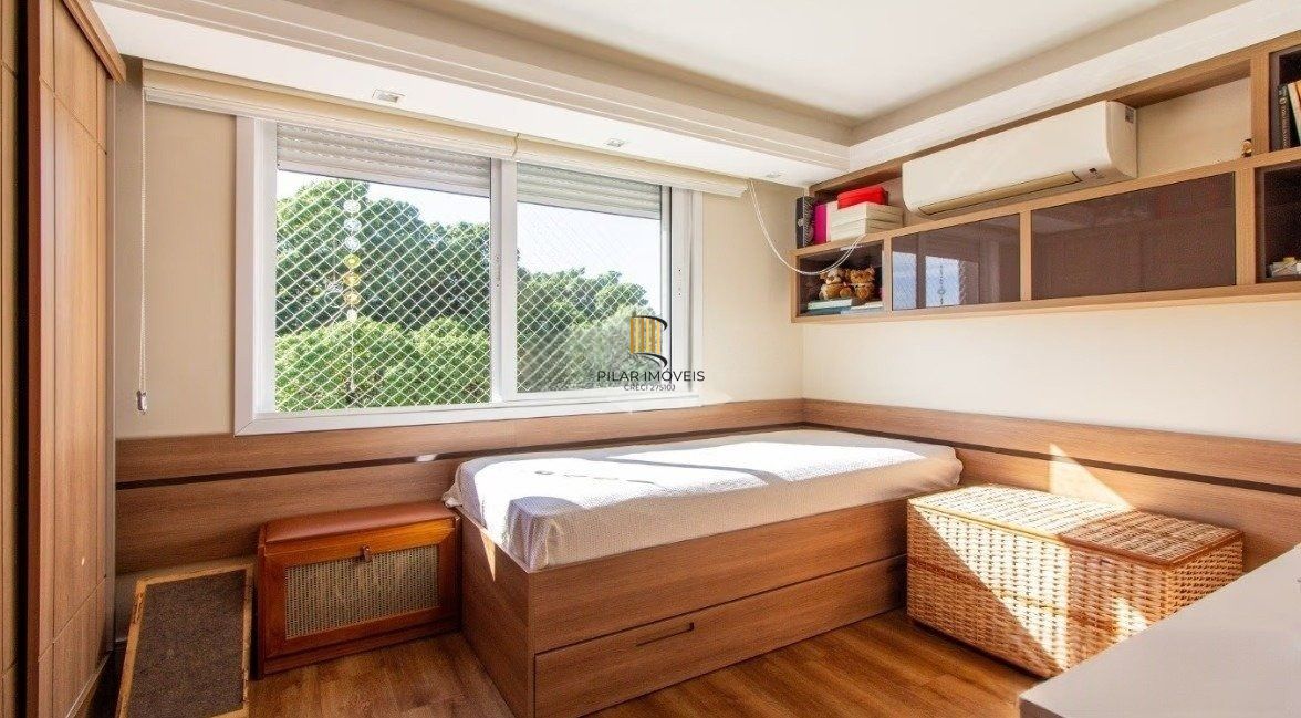 Apto 2 dorms reformado em frente ao Shopping Total com vaga
