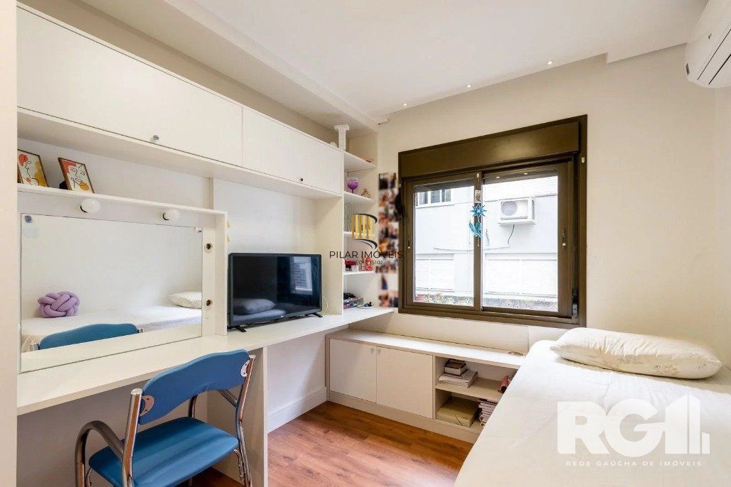 Apartamento de 3 dormitórios com suíte e churrasqueira, lavabo e 2 vagas de garagem.
