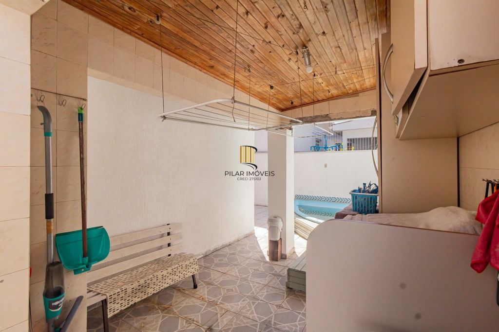 Casa 3 dormitórios, 2 suítes, piscina