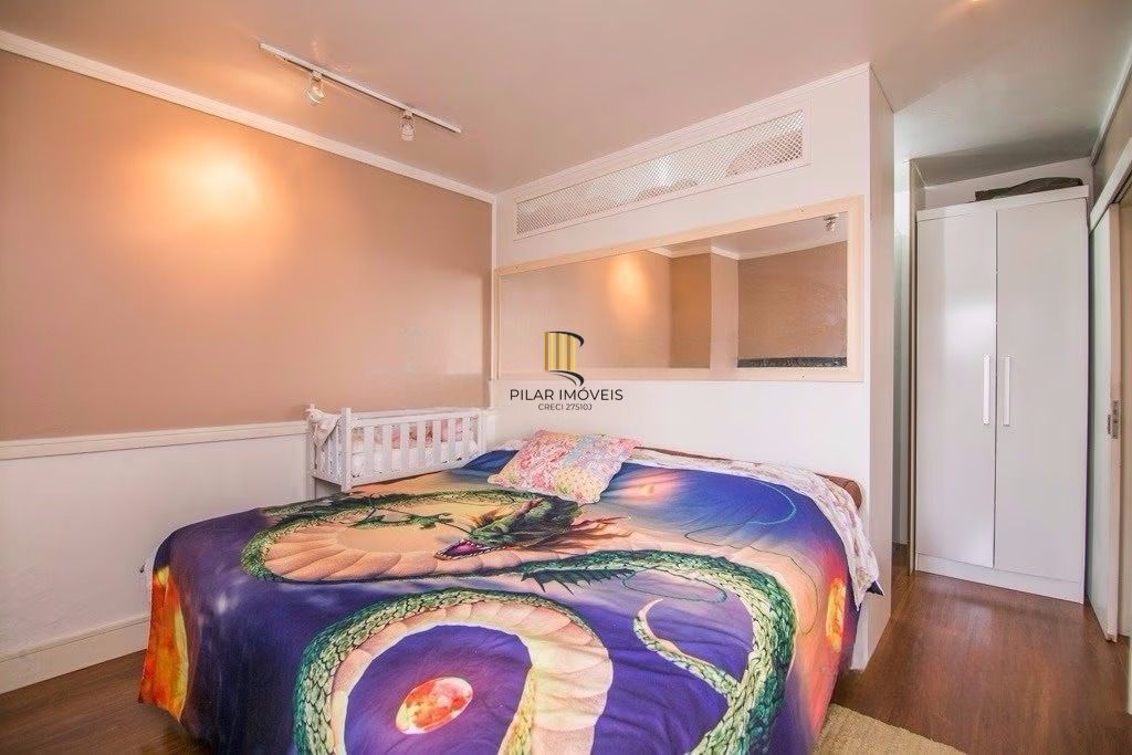 Casa de esquina com 6 dormitórios, 430m², piscina, 4 vagas