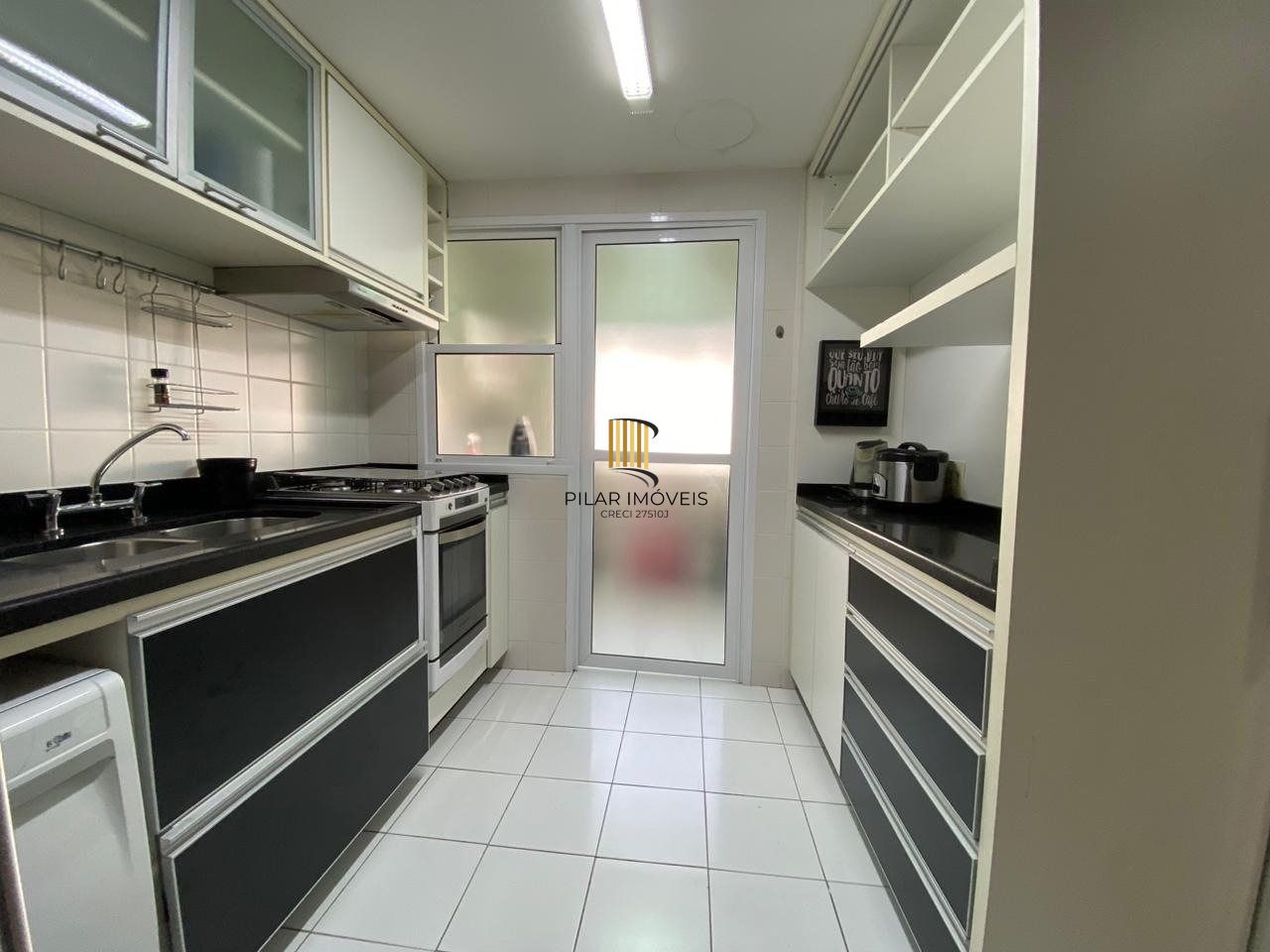 Casa em condomínio com pátio e 3 dorms no Ecoville