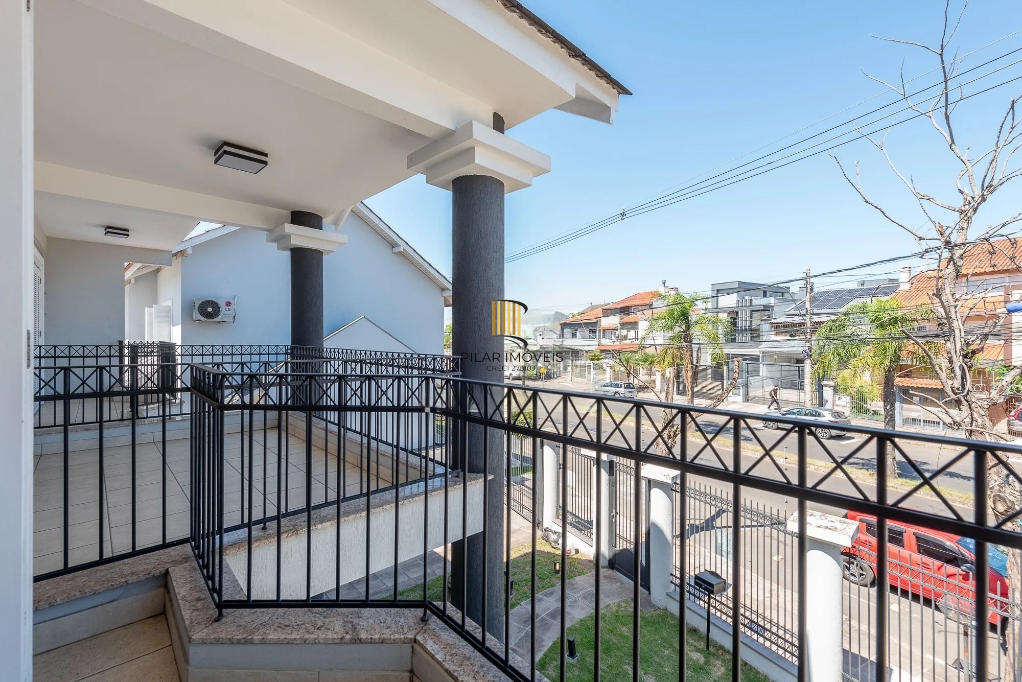 Casa alto padrão com 473m², piscina e 3 suítes no Ecoville – POA