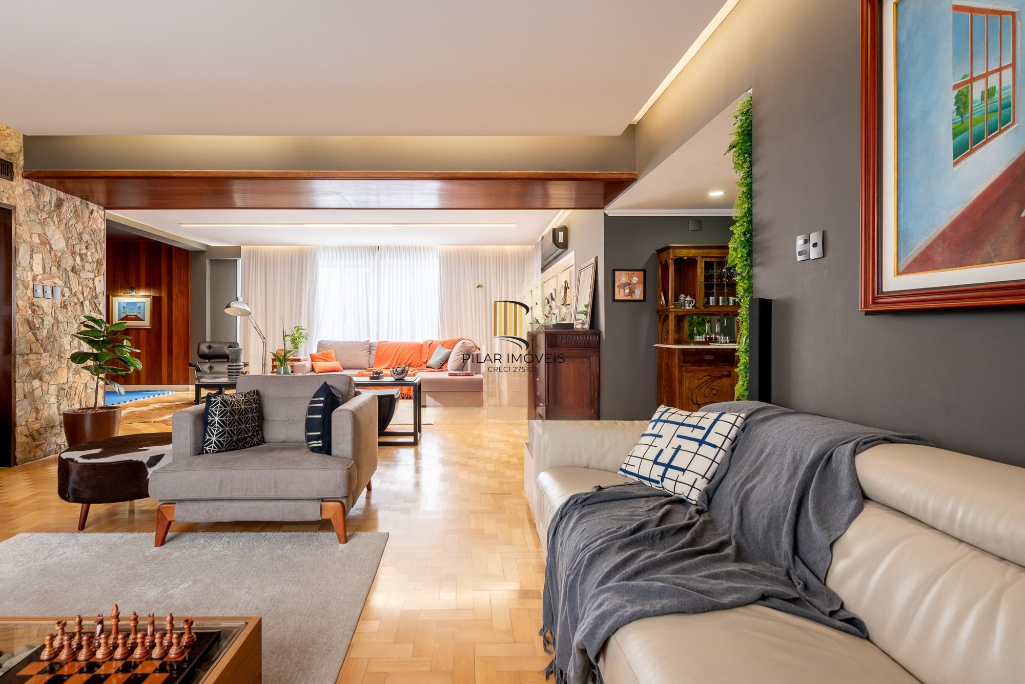 Apartamento com 295m² e 3 dormitórios, 1 suíte, 2 vagas individuais, no bairro Independência - Pilar Imóveis