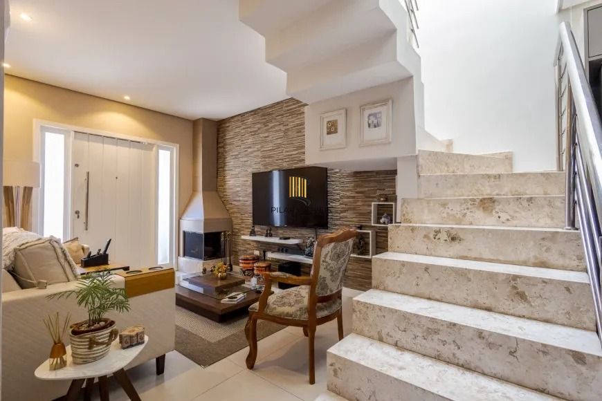 Sobrado com 3 suítes e 2 vagas no Jardim Itu Sabará