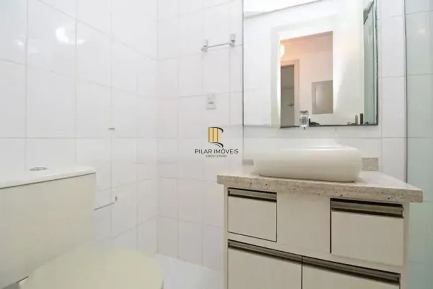 Apartamento com 2 dormitórios, suíte, churrasqueira e vaga de garagem.