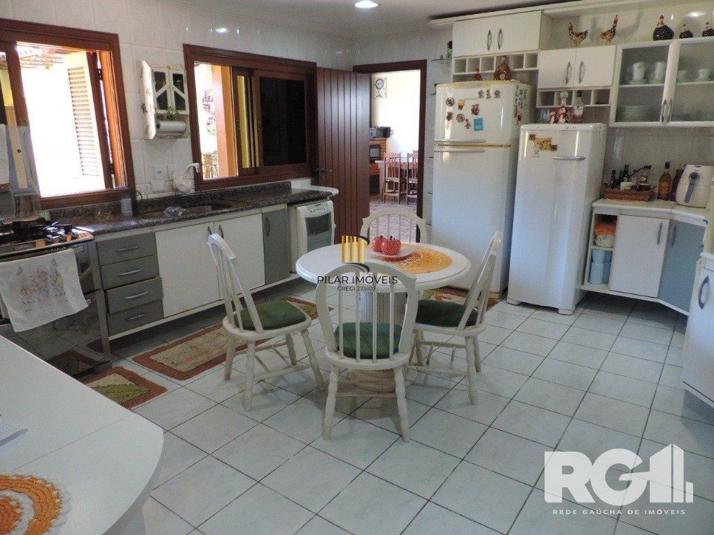Casa 4 dormitórios no bairro Parque Santa Fé