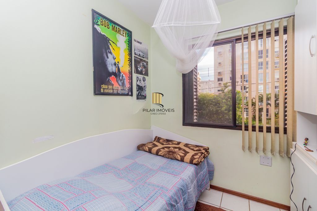 Apartamento iluminado com 2 dormitórios e vaga escriturada