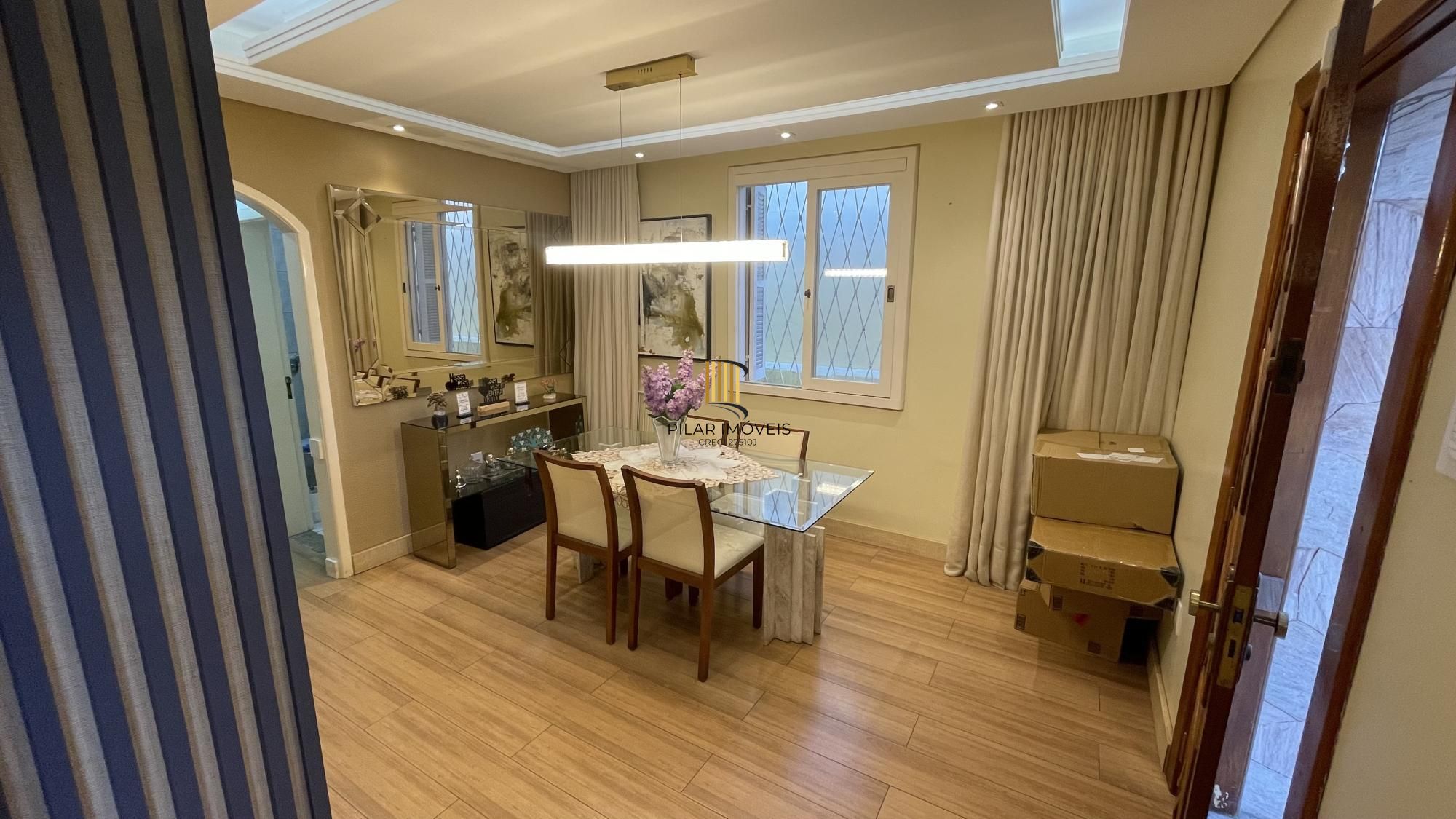 Casa térrea com 2 suítes com amplo pátio,