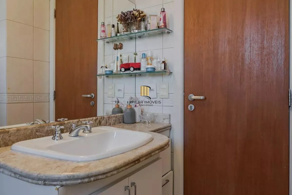 Casa em condomínio com 3 dormitórios, suíte e 2 vagas