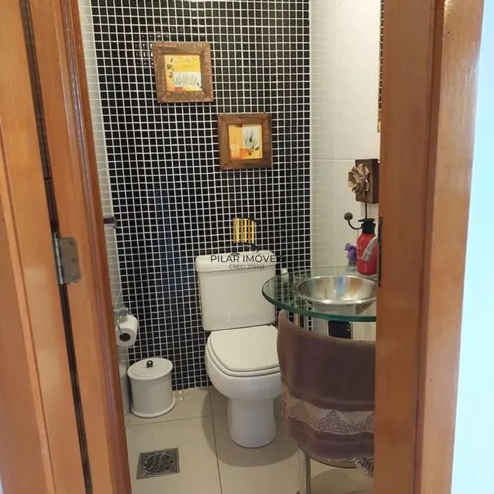 Sobrado com 3 dormitórios, terraço e espaço gourmet no São Sebastião – POA