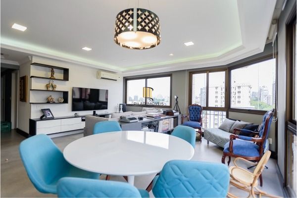 Apartamento reformado 3 dormitórios com vista aberta no Mont Serrat