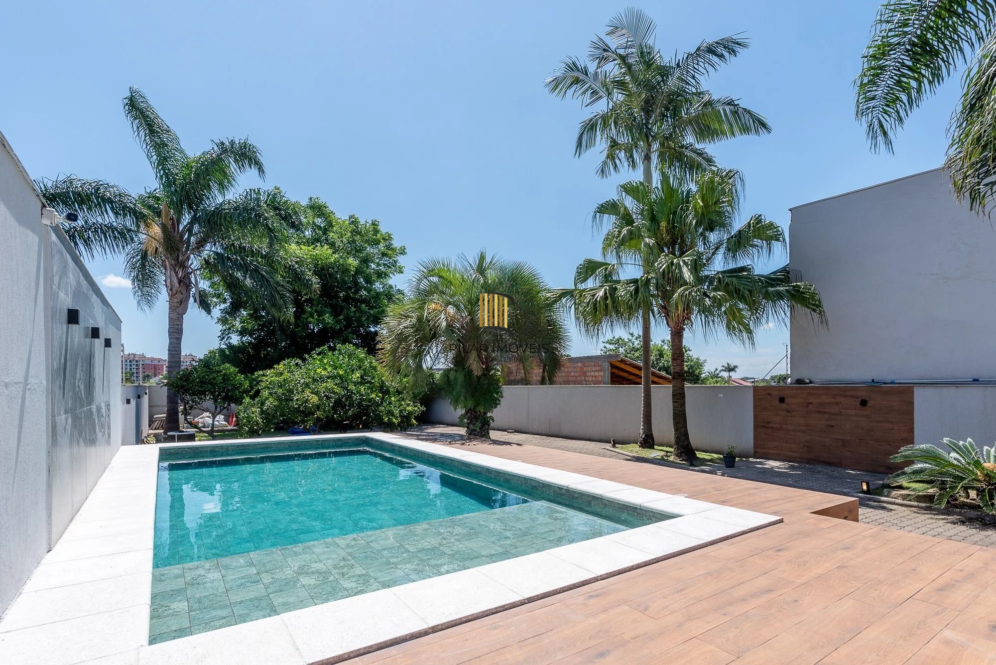 Casa alto padrão com 473m², piscina e 3 suítes no Ecoville – POA