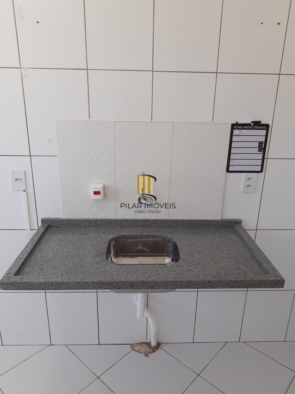 Apartamento com 2 dormitórios totalmente reformado com 2 vagas rotativas.