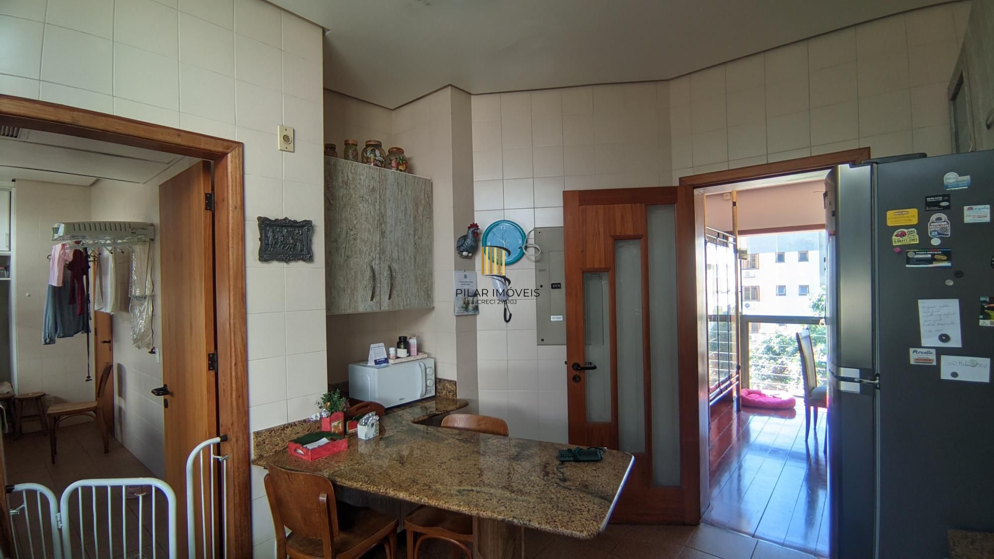 Cobertura com piscina 3 dorm, 2 vagas individuas, no bairro Petrópolis