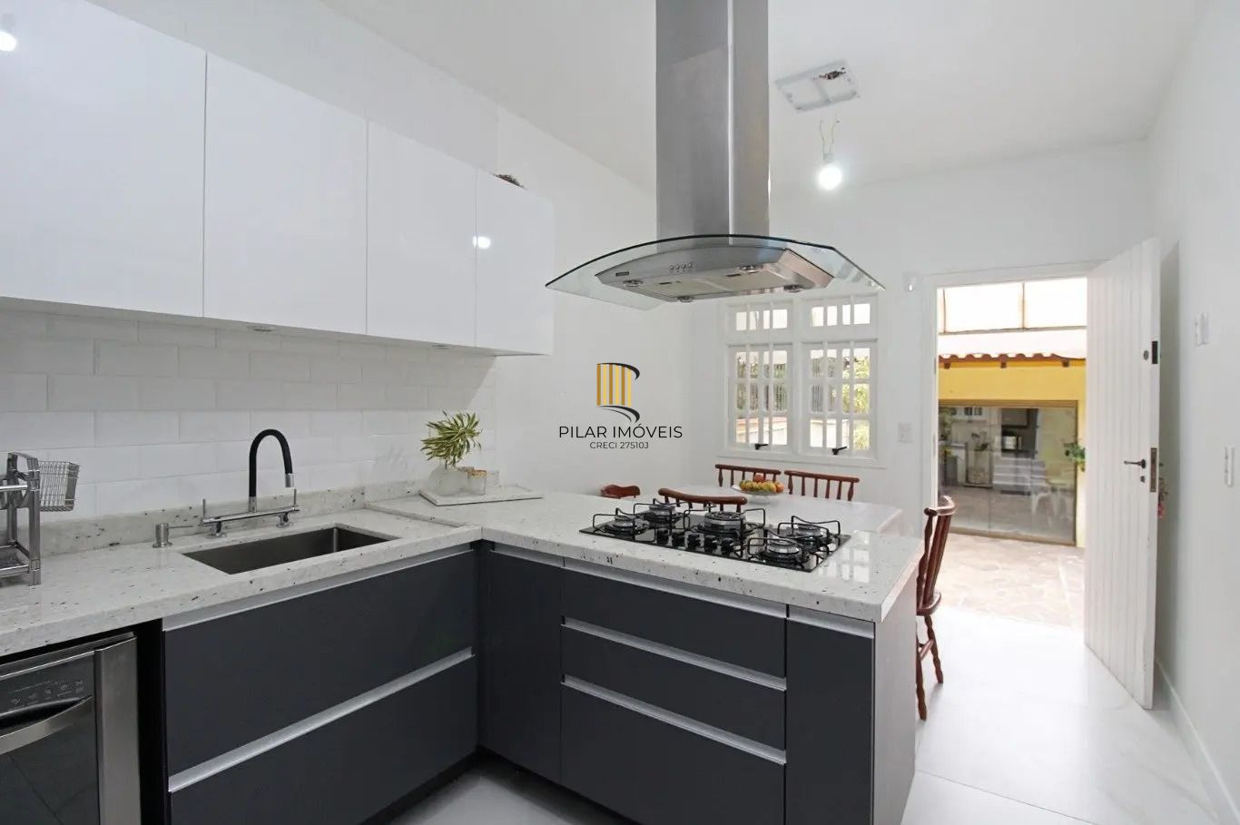 Casa térrea com edícula e salão de festas próximo ao Iguatemi