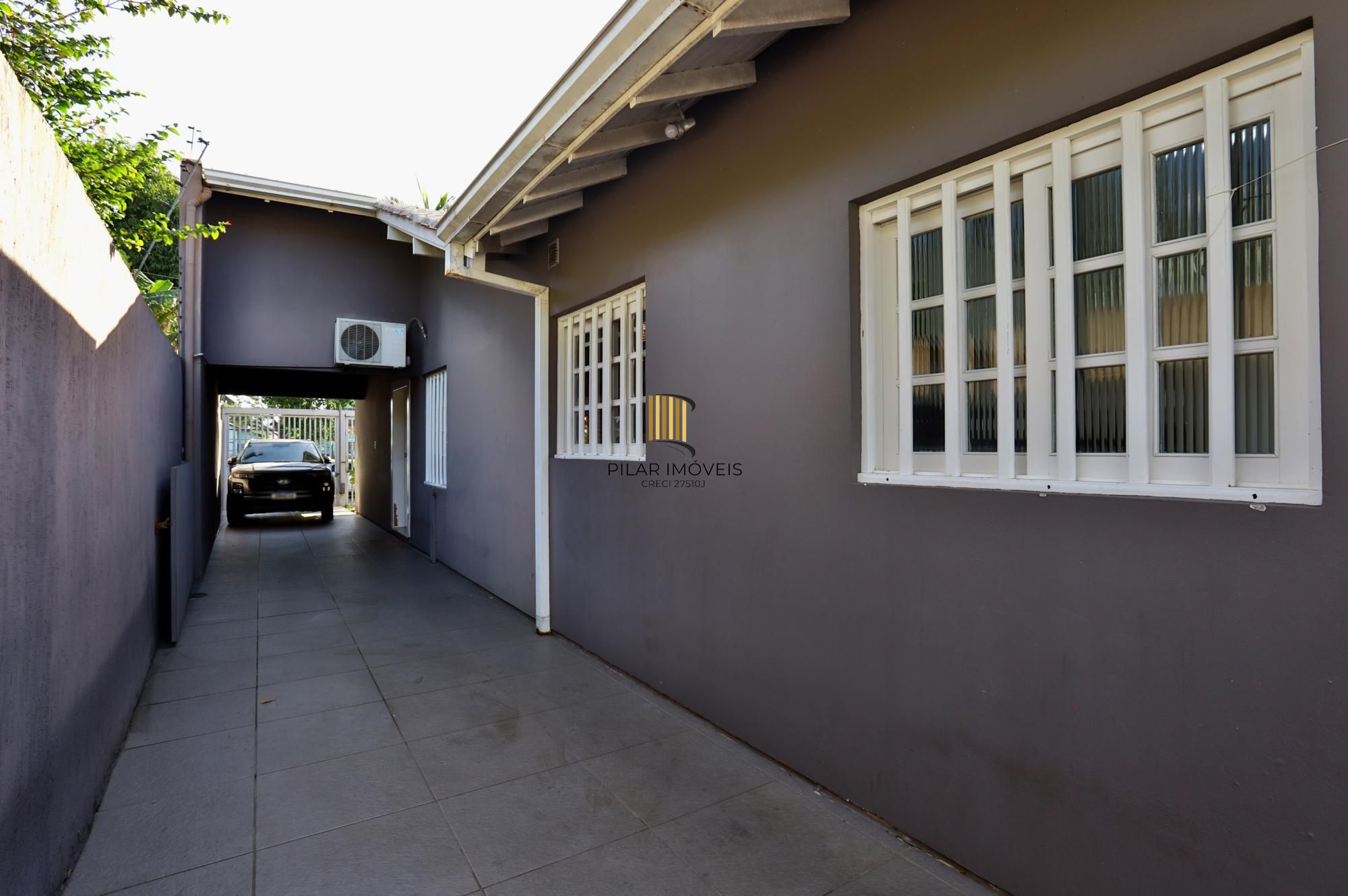 Casa mobiliada com suíte, patio e espaço gourmet completo