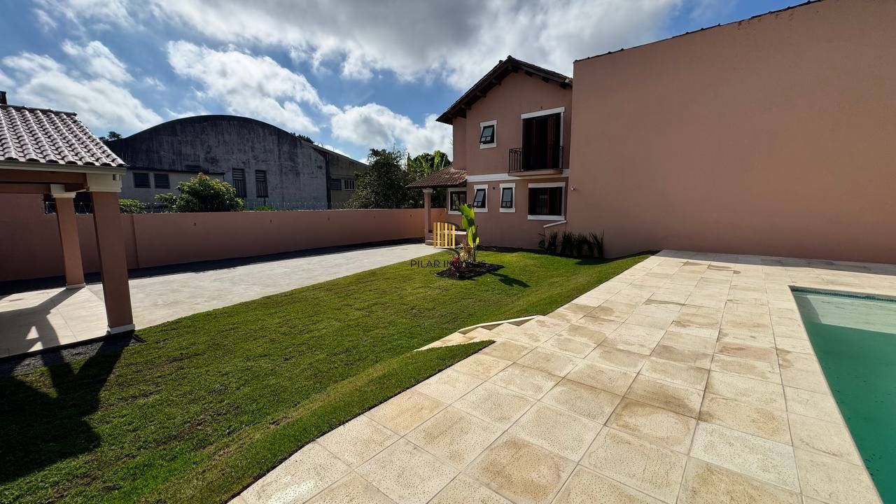 Casa 5 dormitórios no bairro Vila Nova