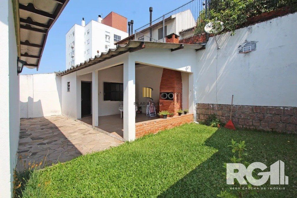 Casa 4 Dormitório(s) Bairro Jardim Sabará
