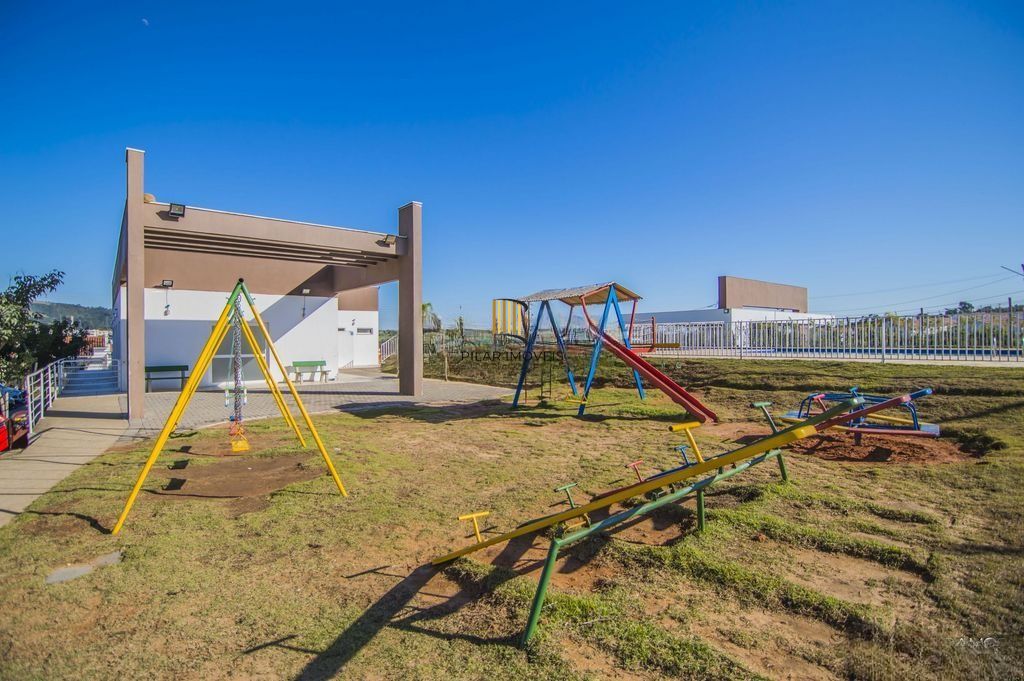 Casa em Condomínio com 2 dormitórios, suíte e 2 vagas, infraestrutura completa.